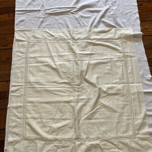 One 24x24 inch decorative Frette sham pillow cover